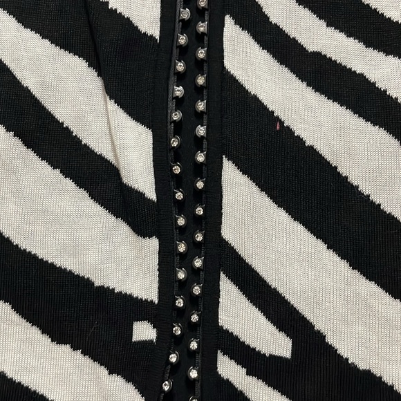 Women’s size small Fontana zip up sweater zebra print - Picture 5 of 8
